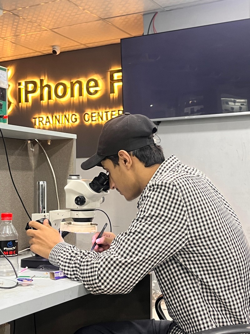 Momin Ali receiving iPhone Fix Certificate